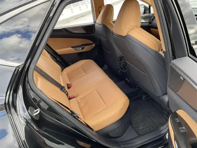 レクサス ＮＸ 350h Fスポーツ 東京都 2024(令6)年 1.6万km グラファイトブラックガラスフレーク ワンオーナー/サンルーフ/マークレビンソン　スピーカー/４WD/Lexus Safety System＋/プリクラッシュセーフティー/レーダークルーズコントロール/レーントレーシングアシスト/ロードサインアシスト/レーダークルーズコントロール/ブラインドスポットモニター/レーンディパーチャーアラート/クリアランスソナー/パーキングサポートブレーキ/オートマチックハイビーム/純正14インチディスプレイオーディオ（ナビ付き）/フルセグTV/Bluetooth/USB接続/全方位カメラ・バックカメラ/パワーバックドア/茶皮本革シート/D席メモリーパワーシート/シートヒーター・エアシート（D/N）/ヒーテッドミラー/ビルトインETC2.0/デジタルインナーミラー/パドルシフト/純正フロアマット/純正20インチアルミホイール/純正ドライブレコーダー（前後）/充電用USBポート/スペアキー１本/カードキー１本/保証書/取扱説明書