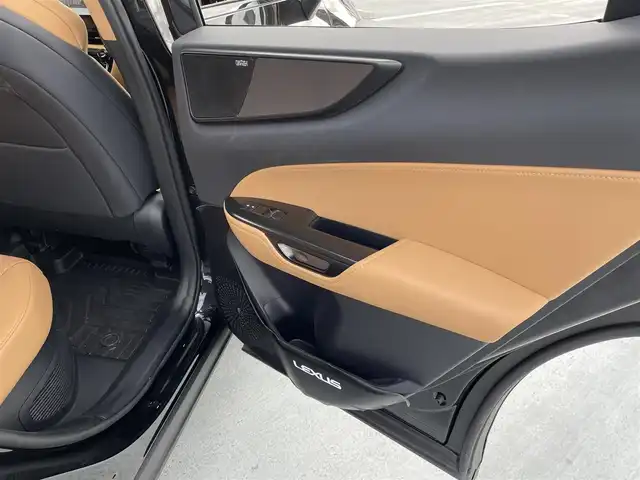 レクサス ＮＸ 350h Fスポーツ 東京都 2024(令6)年 1.6万km グラファイトブラックガラスフレーク ワンオーナー/サンルーフ/マークレビンソン　スピーカー/４WD/Lexus Safety System＋/プリクラッシュセーフティー/レーダークルーズコントロール/レーントレーシングアシスト/ロードサインアシスト/レーダークルーズコントロール/ブラインドスポットモニター/レーンディパーチャーアラート/クリアランスソナー/パーキングサポートブレーキ/オートマチックハイビーム/純正14インチディスプレイオーディオ（ナビ付き）/フルセグTV/Bluetooth/USB接続/全方位カメラ・バックカメラ/パワーバックドア/茶皮本革シート/D席メモリーパワーシート/シートヒーター・エアシート（D/N）/ヒーテッドミラー/ビルトインETC2.0/デジタルインナーミラー/パドルシフト/純正フロアマット/純正20インチアルミホイール/純正ドライブレコーダー（前後）/充電用USBポート/スペアキー１本/カードキー１本/保証書/取扱説明書