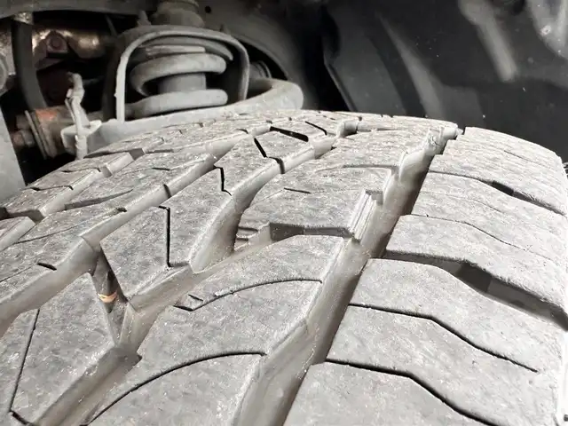 トヨタ ハイラックス サーフ SSR－X 宮城県 2004(平16)年 13.5万km 緑 オールペン（元色：202）/社外メモリナビ（AVIC-RW802）/・CD/DVD/・Bluetooth/・フルセグTV/バックカメラ/ETC/リモコンキー/スペアキー1本/社外17インチAW/フロアマット/ドアバイザー/Wエアバッグ/取扱説明書