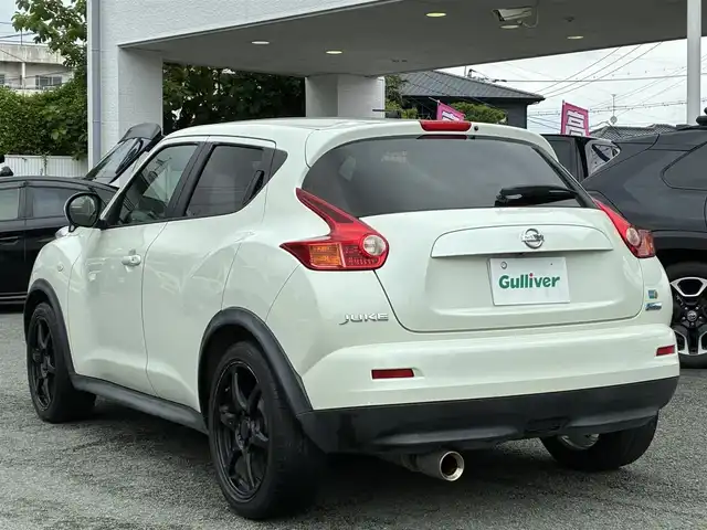 日産 ジューク 15RX 熊本県 2010(平22)年 13.9万km ホワイトパール 純正メモリナビ(MP310-W)/【ワンセグTV/SD/CD/DVD/Bluetooth】/バックカメラ/RAYS18インチアルミホイール/オートライト/ETC/盗難防止装置/プッシュスタート/スマートキー/スペアキー/ベンチシート/ダブルエアバッグ/AAC/ABS