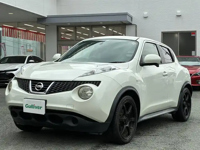 日産 ジューク 15RX 熊本県 2010(平22)年 13.9万km ホワイトパール 純正メモリナビ(MP310-W)/【ワンセグTV/SD/CD/DVD/Bluetooth】/バックカメラ/RAYS18インチアルミホイール/オートライト/ETC/盗難防止装置/プッシュスタート/スマートキー/スペアキー/ベンチシート/ダブルエアバッグ/AAC/ABS