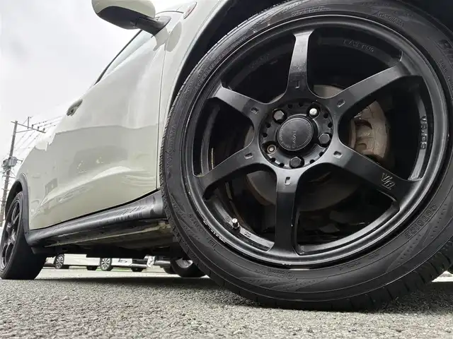 日産 ジューク 15RX 熊本県 2010(平22)年 13.9万km ホワイトパール 純正メモリナビ(MP310-W)/【ワンセグTV/SD/CD/DVD/Bluetooth】/バックカメラ/RAYS18インチアルミホイール/オートライト/ETC/盗難防止装置/プッシュスタート/スマートキー/スペアキー/ベンチシート/ダブルエアバッグ/AAC/ABS