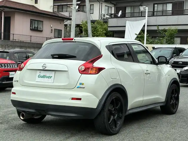 日産 ジューク 15RX 熊本県 2010(平22)年 13.9万km ホワイトパール 純正メモリナビ(MP310-W)/【ワンセグTV/SD/CD/DVD/Bluetooth】/バックカメラ/RAYS18インチアルミホイール/オートライト/ETC/盗難防止装置/プッシュスタート/スマートキー/スペアキー/ベンチシート/ダブルエアバッグ/AAC/ABS