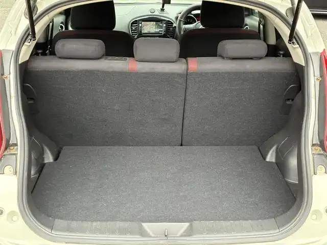 日産 ジューク 15RX 熊本県 2010(平22)年 13.9万km ホワイトパール 純正メモリナビ(MP310-W)/【ワンセグTV/SD/CD/DVD/Bluetooth】/バックカメラ/RAYS18インチアルミホイール/オートライト/ETC/盗難防止装置/プッシュスタート/スマートキー/スペアキー/ベンチシート/ダブルエアバッグ/AAC/ABS