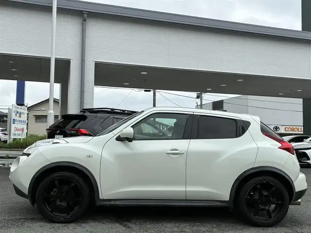 日産 ジューク 15RX 熊本県 2010(平22)年 13.9万km ホワイトパール 純正メモリナビ(MP310-W)/【ワンセグTV/SD/CD/DVD/Bluetooth】/バックカメラ/RAYS18インチアルミホイール/オートライト/ETC/盗難防止装置/プッシュスタート/スマートキー/スペアキー/ベンチシート/ダブルエアバッグ/AAC/ABS