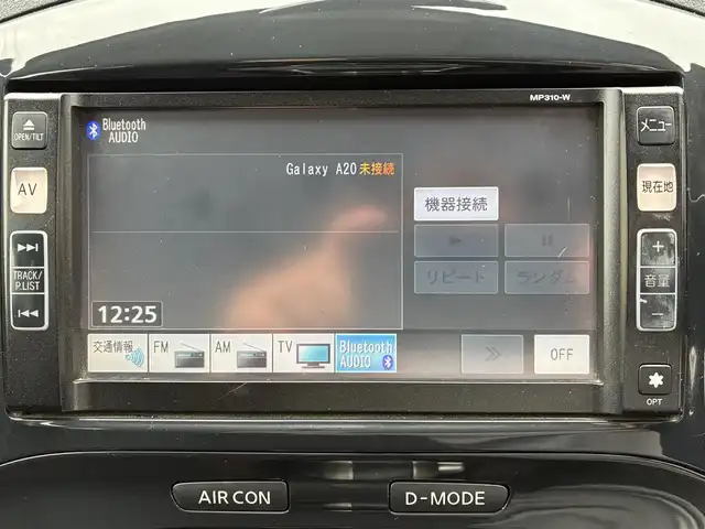 日産 ジューク 15RX 熊本県 2010(平22)年 13.9万km ホワイトパール 純正メモリナビ(MP310-W)/【ワンセグTV/SD/CD/DVD/Bluetooth】/バックカメラ/RAYS18インチアルミホイール/オートライト/ETC/盗難防止装置/プッシュスタート/スマートキー/スペアキー/ベンチシート/ダブルエアバッグ/AAC/ABS