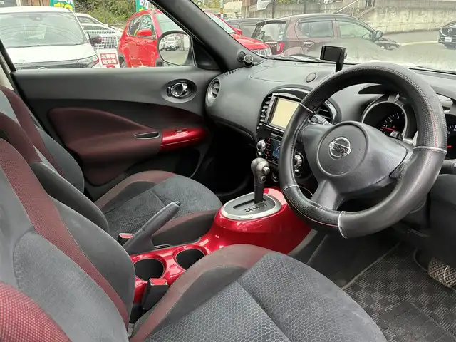 日産 ジューク 15RX 熊本県 2010(平22)年 13.9万km ホワイトパール 純正メモリナビ(MP310-W)/【ワンセグTV/SD/CD/DVD/Bluetooth】/バックカメラ/RAYS18インチアルミホイール/オートライト/ETC/盗難防止装置/プッシュスタート/スマートキー/スペアキー/ベンチシート/ダブルエアバッグ/AAC/ABS