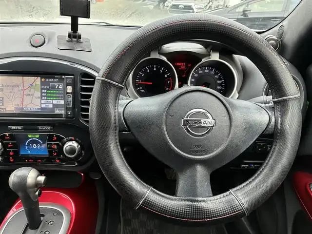 日産 ジューク 15RX 熊本県 2010(平22)年 13.9万km ホワイトパール 純正メモリナビ(MP310-W)/【ワンセグTV/SD/CD/DVD/Bluetooth】/バックカメラ/RAYS18インチアルミホイール/オートライト/ETC/盗難防止装置/プッシュスタート/スマートキー/スペアキー/ベンチシート/ダブルエアバッグ/AAC/ABS