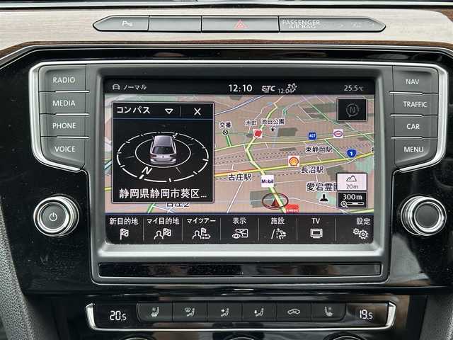 フォルクスワーゲン パサート ヴァリアント TSI ハイライン 静岡県 2015(平27)年 10万km 黒 純正ナビ/フルセグTV/DVD/CD/SD/BT/バックカメラ/パワーバックドア/黒革シート/前席シートヒーター/エアシート/前席パワーシート/運転席シートメモリー/衝突軽減ブレーキ/レーンキープアシスト/レーダークルーズコントロール/クリアランスソナー/LEDヘッドライト/ビルトインETC/社外18インチAW/純正17インチAW付サマータイヤ車内積載/スマートキー×2/保証書/取扱説明書/ナビ取扱説明書