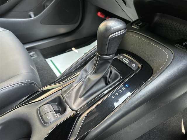 トヨタ カローラツーリング ハイブリッド ダブルバイビー 香川県 2023(令5)年 3.1万km プラチナホワイトパールマイカ 純正SDナビ/【Bluetooth/フルセグ】/ヘッドアップディスプレイ/ハンドルヒーター/電子パーキング/バックカメラ/ハーフレザーシート/純正17インチアルミ/スマートキー/LEDヘッドライト/純正ETC/純正フロアマット/パワーステアリング/パワーウィンドウ