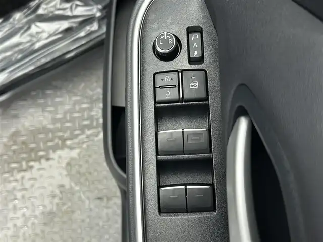 トヨタ ヴォクシー S－Z 鹿児島県 2023(令5)年 1.9万km アティチュードブラックマイカ トヨタセーフティセンス/全車速追従機能付レーダークルーズコントロール/両側パワースライドドア/ブラインドスポットモニター/純正ディスプレイオーディオ/（CD/DVD/フルセグ/Bluetooth/USB）/テレビキャンセラー/ビルトインETC2.0/純正前方ドライブレコーダー/バックカメラ/革巻きステアリング/ステアリングリモコン/ハーフレザーシート/前席シートヒーター/フロント&バックソナー/純正LEDヘッドライト/フロントフォグランプ/オートライト/純正フロアマット/純正17インチアルミ