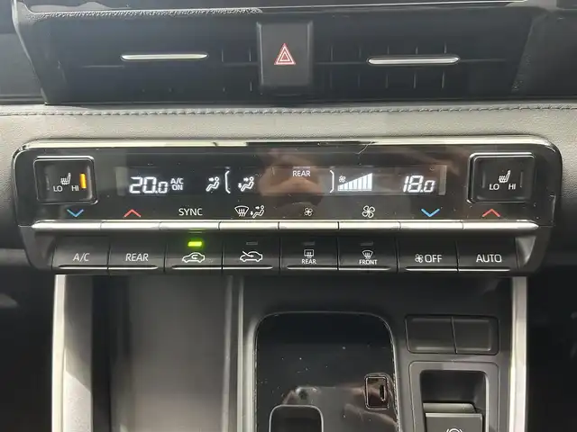 トヨタ ヴォクシー S－Z 鹿児島県 2023(令5)年 1.9万km アティチュードブラックマイカ トヨタセーフティセンス/全車速追従機能付レーダークルーズコントロール/両側パワースライドドア/ブラインドスポットモニター/純正ディスプレイオーディオ/（CD/DVD/フルセグ/Bluetooth/USB）/テレビキャンセラー/ビルトインETC2.0/純正前方ドライブレコーダー/バックカメラ/革巻きステアリング/ステアリングリモコン/ハーフレザーシート/前席シートヒーター/フロント&バックソナー/純正LEDヘッドライト/フロントフォグランプ/オートライト/純正フロアマット/純正17インチアルミ