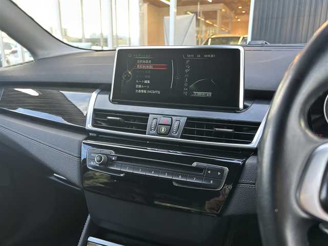 ＢＭＷ ２１８ｉ アクティブツアラー ラグジュアリー 福岡県 2015(平27)年 5.9万km カシミヤシルバー インテリジェントセーフティ/黒革シート/前席シートヒーター/純正ナビ　/Bluetooth/バックカメラ/HIDライト/オートライト/フロントフォグランプ/リアフォグランプ/オートワイパー/ステアリングスイッチ/ドライブレコーダー/純正16インチアルミホイール/ミラー一体型ＥＴＣ