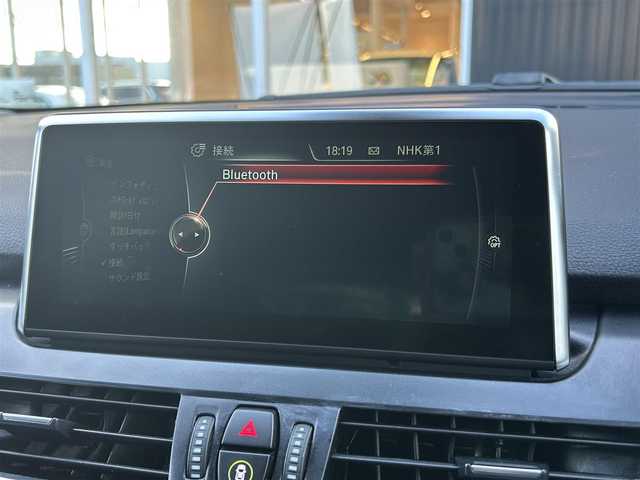 ＢＭＷ ２１８ｉ アクティブツアラー ラグジュアリー 福岡県 2015(平27)年 5.9万km カシミヤシルバー インテリジェントセーフティ/黒革シート/前席シートヒーター/純正ナビ　/Bluetooth/バックカメラ/HIDライト/オートライト/フロントフォグランプ/リアフォグランプ/オートワイパー/ステアリングスイッチ/ドライブレコーダー/純正16インチアルミホイール/ミラー一体型ＥＴＣ