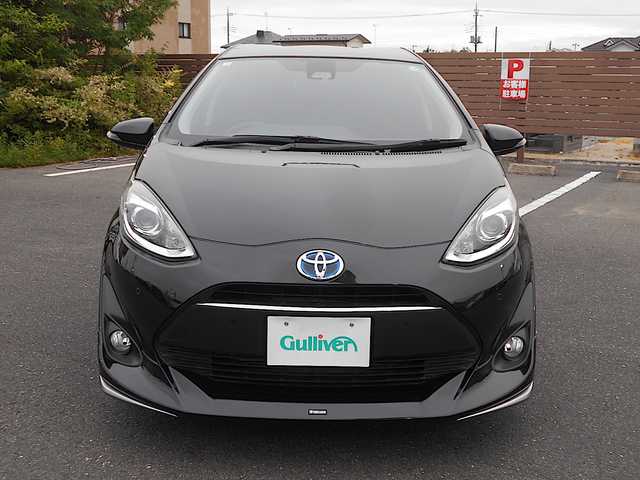 トヨタ アクア S スタイルブラック 栃木県 2018(平30)年 5.5万km ブラックマイカ モデリスタエアロ/純正メモリーナビ・ワンセグTV/　（NSCD-W56）/バックカメラ/トヨタセーフティセンス/　PCS(プリクラッシュセーフティ)/　LDA(レーンディパーチャーアラート)/　オートマチックハイビーム/　先行車発進告知機能/ビルトインETC/社外15インチアルミホイール/LEDヘッドライト/LEDフォグランプ/オートライト/ライトレベライザー/ウインカーミラー/ドルフィンアンテナ/プッシュスタート/スマートキー/ステアリングスイッチ/チルトステアリング/シートアジャスター/電動格納ミラー/フロアマット/ドアバイザー/VSC/Wエアバッグ/ABS/新車保証書/取扱説明書/ナビ取扱説明書/スペアキー（スマートキー）