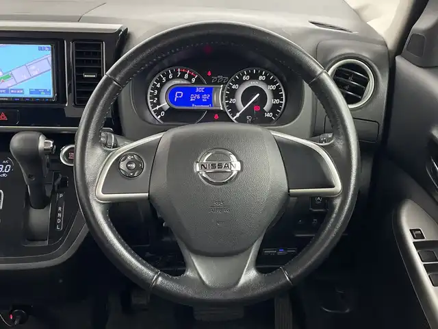 日産 デイズ ルークス ハイウェイスターターボ 鹿児島県 2015(平27)年 2.7万km ブラック 社外SDナビ/（AM/FM/CD/DVD/Bluetooth）/フルセグテレビ/アラウンドビューモニター/エマージェンシーブレーキ/両側パワースライドドア/ドライブレコーダー/スマートキー/プッシュスタート/アイドリングストップ/オートライト/ETC