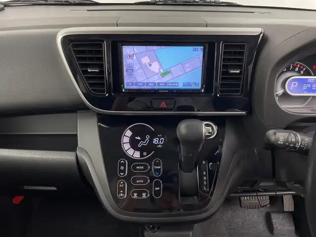 日産 デイズ ルークス ハイウェイスターターボ 鹿児島県 2015(平27)年 2.7万km ブラック 社外SDナビ/（AM/FM/CD/DVD/Bluetooth）/フルセグテレビ/アラウンドビューモニター/エマージェンシーブレーキ/両側パワースライドドア/ドライブレコーダー/スマートキー/プッシュスタート/アイドリングストップ/オートライト/ETC