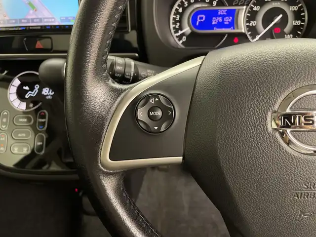 日産 デイズ ルークス ハイウェイスターターボ 鹿児島県 2015(平27)年 2.7万km ブラック 社外SDナビ/（AM/FM/CD/DVD/Bluetooth）/フルセグテレビ/アラウンドビューモニター/エマージェンシーブレーキ/両側パワースライドドア/ドライブレコーダー/スマートキー/プッシュスタート/アイドリングストップ/オートライト/ETC