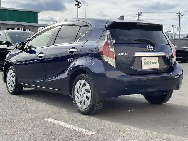 トヨタ アクア S スタイルブラック 東京都 2016(平28)年 6.6万km 紺 純正ナビ/TV/CD再生/Bluetooth接続/プリクラッシュセーフティシステム/レーンディパーチャーアラート/オートマチックハイビーム/ビルトインETC/ドライブレコーダー/ステアリングスイッチ/スマートキー