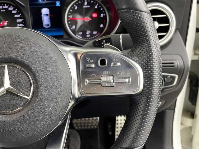 メルセデス・ベンツ ＧＬＣ２２０ d 4マチック クーペ 埼玉県 2020(令2)年 3.5万km ダイヤモンドホワイト サンルーフ/レーンキープアシスト/クルーズコントロール/前ドラレコ/全方位カメラ/コーナーセンサー/ETC2.0/道路標識アシスト/ブラインドスポットモニター/レーンチェンジアシスト/ウィンカーミラー/純正アルミ/スマートキー×２/プッシュスタート/革巻きハンドル/シートヒーター/パワーシート/パドルシフト/フロントフォグランプ