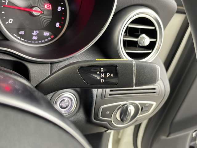 メルセデス・ベンツ ＧＬＣ２２０ d 4マチック クーペ 埼玉県 2020(令2)年 3.5万km ダイヤモンドホワイト サンルーフ/レーンキープアシスト/クルーズコントロール/前ドラレコ/全方位カメラ/コーナーセンサー/ETC2.0/道路標識アシスト/ブラインドスポットモニター/レーンチェンジアシスト/ウィンカーミラー/純正アルミ/スマートキー×２/プッシュスタート/革巻きハンドル/シートヒーター/パワーシート/パドルシフト/フロントフォグランプ