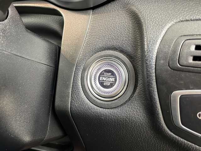 メルセデス・ベンツ ＧＬＣ２２０ d 4マチック クーペ 埼玉県 2020(令2)年 3.5万km ダイヤモンドホワイト サンルーフ/レーンキープアシスト/クルーズコントロール/前ドラレコ/全方位カメラ/コーナーセンサー/ETC2.0/道路標識アシスト/ブラインドスポットモニター/レーンチェンジアシスト/ウィンカーミラー/純正アルミ/スマートキー×２/プッシュスタート/革巻きハンドル/シートヒーター/パワーシート/パドルシフト/フロントフォグランプ