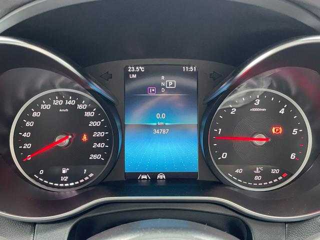 メルセデス・ベンツ ＧＬＣ２２０ d 4マチック クーペ AMGライン 埼玉県 2020(令2)年 3.5万km ダイヤモンドホワイト 黒半革シート/サンルーフ/AMGライン/アダプティブクルーズコントロール/純正HDDナビ/(Bluetooth/USB/フルセグ)/360度カメラ/ブラインドスポットモニター/エアサス/シートヒーター/アンビエントライト/純正19インチアルミホイール/ETC