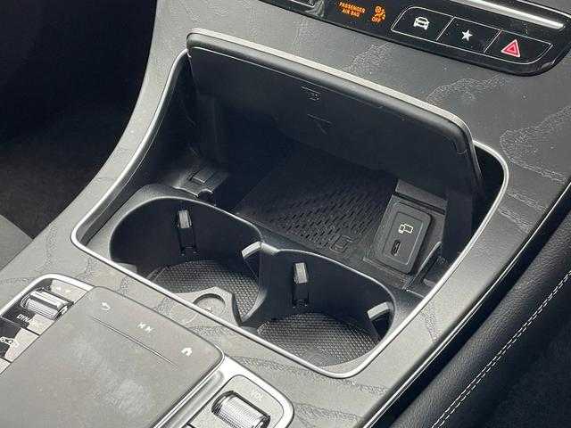 メルセデス・ベンツ ＧＬＣ２２０ d 4マチック クーペ AMGライン 埼玉県 2020(令2)年 3.5万km ダイヤモンドホワイト 黒半革シート/サンルーフ/AMGライン/アダプティブクルーズコントロール/純正HDDナビ/(Bluetooth/USB/フルセグ)/360度カメラ/ブラインドスポットモニター/エアサス/シートヒーター/アンビエントライト/純正19インチアルミホイール/ETC