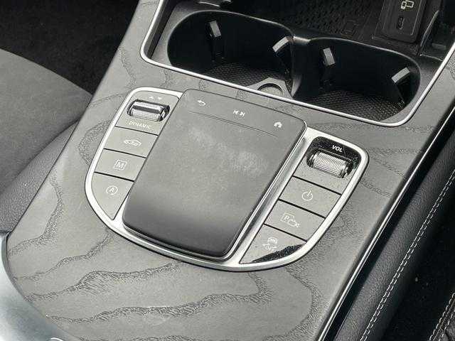 メルセデス・ベンツ ＧＬＣ２２０ d 4マチック クーペ AMGライン 埼玉県 2020(令2)年 3.5万km ダイヤモンドホワイト 黒半革シート/サンルーフ/AMGライン/アダプティブクルーズコントロール/純正HDDナビ/(Bluetooth/USB/フルセグ)/360度カメラ/ブラインドスポットモニター/エアサス/シートヒーター/アンビエントライト/純正19インチアルミホイール/ETC