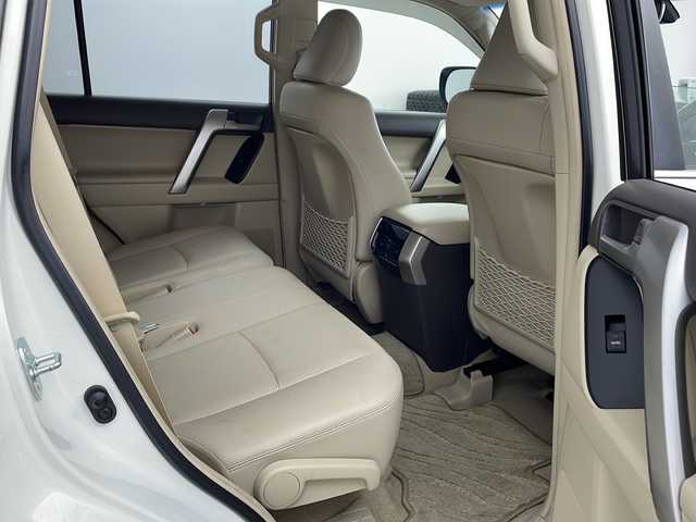 トヨタ ランドクルーザー プラド TX Lパッケージ 兵庫県 2019(平31)年 5万km ホワイトパールクリスタルシャイン ・社外9インチナビ/Bluetooth/CD/DVD/TV/・バックカメラ/・トヨタセーフティセンス/・プリクラッシュセーフティ/・レーンディパーチャーアラート/・オートマチックハイビーム/・レーダークルーズコントロール/・クリアランスソナー/・センターデフロック/・ダウンヒルアシストコントロール/・ローダウン/・オートサイドステップ/・革シート/・前席パワーシート/・前席シートヒーター/・前席ベンチレーション/・モデリスタエアロ/・22インチアルミホイールタイヤ/・LEDヘッドライト/・フォグランプ/・ビルトインETC/・スマートキー