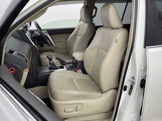 トヨタ ランドクルーザー プラド TX Lパッケージ 兵庫県 2019(平31)年 5万km ホワイトパールクリスタルシャイン ・社外9インチナビ/Bluetooth/CD/DVD/TV/・バックカメラ/・トヨタセーフティセンス/・プリクラッシュセーフティ/・レーンディパーチャーアラート/・オートマチックハイビーム/・レーダークルーズコントロール/・クリアランスソナー/・センターデフロック/・ダウンヒルアシストコントロール/・ローダウン/・オートサイドステップ/・革シート/・前席パワーシート/・前席シートヒーター/・前席ベンチレーション/・モデリスタエアロ/・22インチアルミホイールタイヤ/・LEDヘッドライト/・フォグランプ/・ビルトインETC/・スマートキー