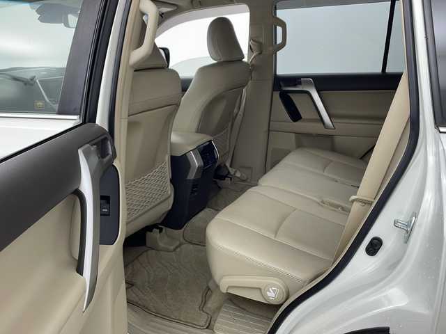 トヨタ ランドクルーザー プラド TX Lパッケージ 兵庫県 2019(平31)年 5万km ホワイトパールクリスタルシャイン ・社外9インチナビ/Bluetooth/CD/DVD/TV/・バックカメラ/・トヨタセーフティセンス/・プリクラッシュセーフティ/・レーンディパーチャーアラート/・オートマチックハイビーム/・レーダークルーズコントロール/・クリアランスソナー/・センターデフロック/・ダウンヒルアシストコントロール/・ローダウン/・オートサイドステップ/・革シート/・前席パワーシート/・前席シートヒーター/・前席ベンチレーション/・モデリスタエアロ/・22インチアルミホイールタイヤ/・LEDヘッドライト/・フォグランプ/・ビルトインETC/・スマートキー