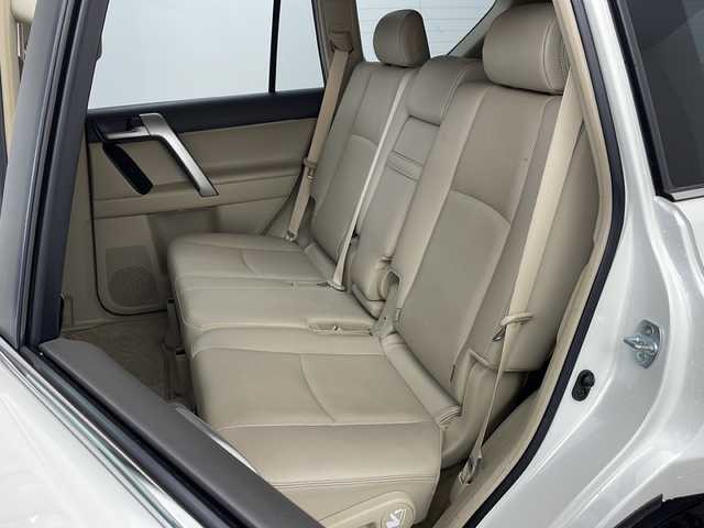 トヨタ ランドクルーザー プラド TX Lパッケージ 兵庫県 2019(平31)年 5万km ホワイトパールクリスタルシャイン ・社外9インチナビ/Bluetooth/CD/DVD/TV/・バックカメラ/・トヨタセーフティセンス/・プリクラッシュセーフティ/・レーンディパーチャーアラート/・オートマチックハイビーム/・レーダークルーズコントロール/・クリアランスソナー/・センターデフロック/・ダウンヒルアシストコントロール/・ローダウン/・オートサイドステップ/・革シート/・前席パワーシート/・前席シートヒーター/・前席ベンチレーション/・モデリスタエアロ/・22インチアルミホイールタイヤ/・LEDヘッドライト/・フォグランプ/・ビルトインETC/・スマートキー