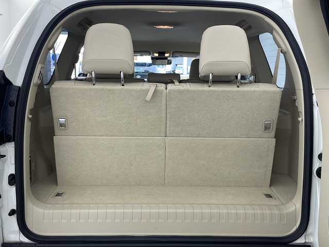 トヨタ ランドクルーザー プラド TX Lパッケージ 兵庫県 2019(平31)年 5万km ホワイトパールクリスタルシャイン ・社外9インチナビ/Bluetooth/CD/DVD/TV/・バックカメラ/・トヨタセーフティセンス/・プリクラッシュセーフティ/・レーンディパーチャーアラート/・オートマチックハイビーム/・レーダークルーズコントロール/・クリアランスソナー/・センターデフロック/・ダウンヒルアシストコントロール/・ローダウン/・オートサイドステップ/・革シート/・前席パワーシート/・前席シートヒーター/・前席ベンチレーション/・モデリスタエアロ/・22インチアルミホイールタイヤ/・LEDヘッドライト/・フォグランプ/・ビルトインETC/・スマートキー