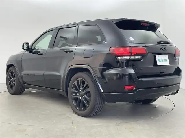 クライスラー・ジープ ジープ グランドチェロキー アルティテュード 富山県 2019(令1)年 7.5万km 黒Ｍ ４WD/純正ナビ（ｂｌｕｅｔｏｏｔｈ）/フルセグTV/バックカメラ　/前後コーナーセンサー/ＥＴＣ　/純正前後ドラレコ　/エアサス/リアパークセンスブレーキアシスト　/ハーフレザーシート　/前席パワーシート・シートヒーター　/社外１８インチＡＷ付スタッドレスセット積込（2024年７部山）/SPORTモード/スマートキー/プッシュスタート/オートライト/HIDヘッドライト/フォグ/クルーズコントロール/パドルシフト/純正マット/保証書、取説