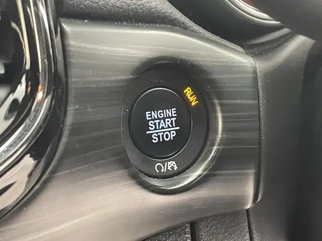 クライスラー・ジープ ジープ グランドチェロキー アルティテュード 富山県 2019(令1)年 7.5万km 黒Ｍ ４WD/純正ナビ（ｂｌｕｅｔｏｏｔｈ）/フルセグTV/バックカメラ　/前後コーナーセンサー/ＥＴＣ　/純正前後ドラレコ　/エアサス/リアパークセンスブレーキアシスト　/ハーフレザーシート　/前席パワーシート・シートヒーター　/社外１８インチＡＷ付スタッドレスセット積込（2024年７部山）/SPORTモード/スマートキー/プッシュスタート/オートライト/HIDヘッドライト/フォグ/クルーズコントロール/パドルシフト/純正マット/保証書、取説