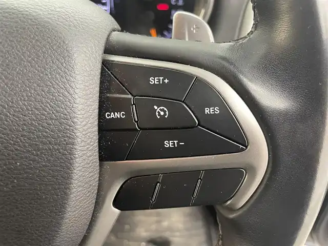 クライスラー・ジープ ジープ グランドチェロキー アルティテュード 富山県 2019(令1)年 7.5万km 黒Ｍ ４WD/純正ナビ（ｂｌｕｅｔｏｏｔｈ）/フルセグTV/バックカメラ　/前後コーナーセンサー/ＥＴＣ　/純正前後ドラレコ　/エアサス/リアパークセンスブレーキアシスト　/ハーフレザーシート　/前席パワーシート・シートヒーター　/社外１８インチＡＷ付スタッドレスセット積込（2024年７部山）/SPORTモード/スマートキー/プッシュスタート/オートライト/HIDヘッドライト/フォグ/クルーズコントロール/パドルシフト/純正マット/保証書、取説