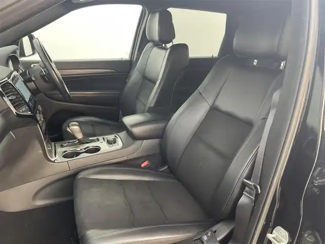 クライスラー・ジープ ジープ グランドチェロキー アルティテュード 富山県 2019(令1)年 7.5万km 黒Ｍ ４WD/純正ナビ（ｂｌｕｅｔｏｏｔｈ）/フルセグTV/バックカメラ　/前後コーナーセンサー/ＥＴＣ　/純正前後ドラレコ　/エアサス/リアパークセンスブレーキアシスト　/ハーフレザーシート　/前席パワーシート・シートヒーター　/社外１８インチＡＷ付スタッドレスセット積込（2024年７部山）/SPORTモード/スマートキー/プッシュスタート/オートライト/HIDヘッドライト/フォグ/クルーズコントロール/パドルシフト/純正マット/保証書、取説