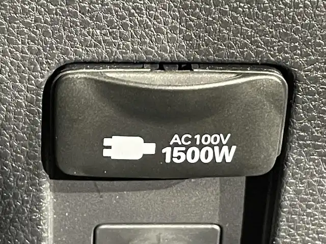 トヨタ アクア Z 愛知県 2024(令6)年 1.5万km ブラックマイカ 純正１０インチナビ/パノラミックビューモニター/プリクラッシュセーフティ/レーダークルーズコントロール/ブラインドスポットモニター/クリアランスソナー/レーンキープアシスト/先行車発進告知/ビルトインＥＴＣ/前後ドライブレコーダー/AC100Vコンセント/USB入力端子/アクセサリーソケット/ISOFIX/純正フロアマット/純正15インチアルミホイール