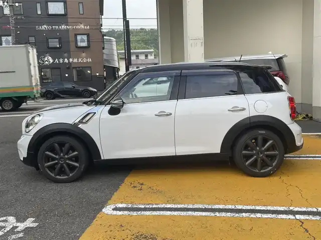 ＭＩＮＩ ミニ クロスオーバー クーパー S 静岡県 2011(平23)年 6.8万km ライトホワイト 社外HDDナビ/フルセグTV/DVD/CD/バックカメラ/ハーフレザーシート/バックソナー/ETC/前後ドライブレコーダー/パドルシフト/プッシュスタートエンジン/純正18インチAW/保証書/取扱説明書/ナビ取扱説明書/H30/R2/4/5/6/7点検記録簿有