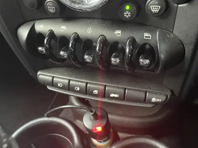ＭＩＮＩ ミニ クロスオーバー クーパー S 静岡県 2011(平23)年 6.8万km ライトホワイト 社外HDDナビ/フルセグTV/DVD/CD/バックカメラ/ハーフレザーシート/バックソナー/ETC/前後ドライブレコーダー/パドルシフト/プッシュスタートエンジン/純正18インチAW/保証書/取扱説明書/ナビ取扱説明書/H30/R2/4/5/6/7点検記録簿有