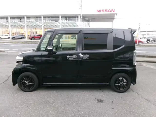 ホンダ Ｎ ＢＯＸ カスタム SSブラックSパッケージ 群馬県 2017(平29)年 12.4万km クリスタルブラックパール ワンオーナー/8インチSDナビ/バックカメラ/両側パワースライドドア/シートヒーター/HID/ETC