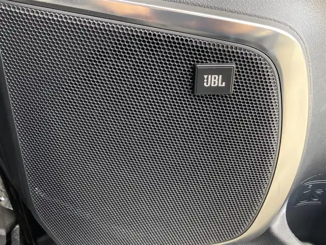 トヨタ アルファード S Cパッケージ 兵庫県 2021(令3)年 4.4万km ブラック ワンオーナー/メーカーナビ/FM/AM/CD/DVD/Bluetooth/Miracast/フルセグTV/両側電動スライドドア/JBLサウンド/バックカメラ/全方位カメラ/フリップダウンモニター/革シート/シートヒーター/エアシート/オットマン/レーダークルーズコントロール（全車速）/パワーバックドア/駐車支援/Toyota Safety Sense/クリアランスソナー/レーンキープアシスト/ブラインドスポットモニター/ロードサインアシスト/ETC/ハンドルヒーター/整備記録簿/取扱説明書/保証書/ドライブレコーダー