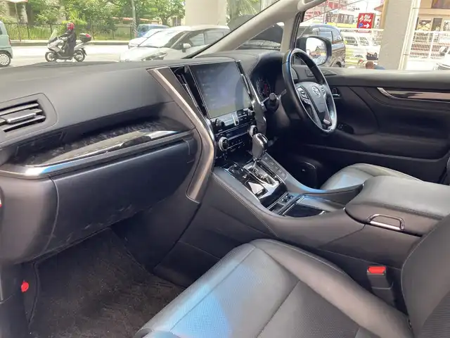 トヨタ アルファード S Cパッケージ 兵庫県 2021(令3)年 4.4万km ブラック ワンオーナー/メーカーナビ/FM/AM/CD/DVD/Bluetooth/Miracast/フルセグTV/両側電動スライドドア/JBLサウンド/バックカメラ/全方位カメラ/フリップダウンモニター/革シート/シートヒーター/エアシート/オットマン/レーダークルーズコントロール（全車速）/パワーバックドア/駐車支援/Toyota Safety Sense/クリアランスソナー/レーンキープアシスト/ブラインドスポットモニター/ロードサインアシスト/ETC/ハンドルヒーター/整備記録簿/取扱説明書/保証書/ドライブレコーダー