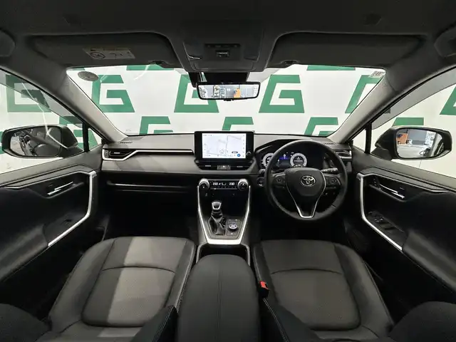 トヨタ ＲＡＶ４ ハイブリッドG 鹿児島県 2024(令6)年 0.7万km アティチュードブラックマイカ ワンオーナー/禁煙車/メーカーOPナビ/全方位カメラ/トヨタセーフティセンス/プリクラッシュセーフティ/レーントレーシングアシスト/レーダークルーズコントロール/オートマチックハイビーム/ロードサインアシスト/純正前方ドライブレコーダー/ビルトインETC2.0/デジタルインナーミラー/ステアリングヒーター/レザーシート/前席パワーシート/前席ベンチレーション/前席シートヒーター/メモリシート/電動パーキングブレーキ/オートホールド/ルーフレール/パワーバックドア/純正ラバーマット/純正アルミホイール/純正ドアバイザー/LEDヘッドライト/前後コーナーセンサー