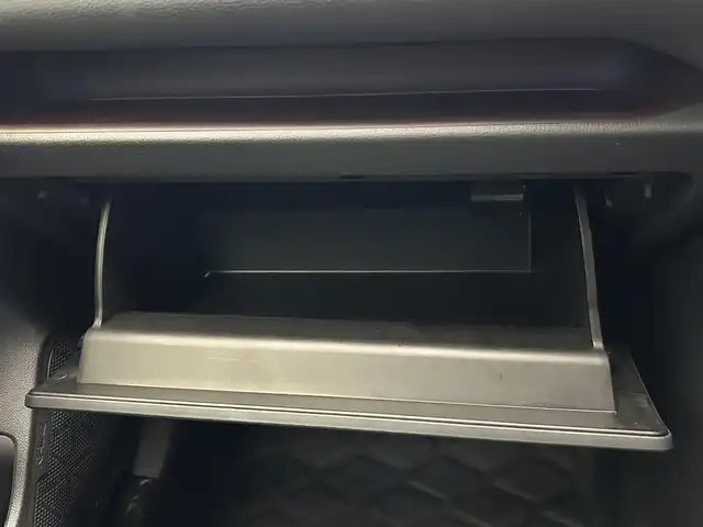 トヨタ ＲＡＶ４ ハイブリッドG 鹿児島県 2024(令6)年 0.7万km アティチュードブラックマイカ ワンオーナー/禁煙車/メーカーOPナビ/全方位カメラ/トヨタセーフティセンス/プリクラッシュセーフティ/レーントレーシングアシスト/レーダークルーズコントロール/オートマチックハイビーム/ロードサインアシスト/純正前方ドライブレコーダー/ビルトインETC2.0/デジタルインナーミラー/ステアリングヒーター/レザーシート/前席パワーシート/前席ベンチレーション/前席シートヒーター/メモリシート/電動パーキングブレーキ/オートホールド/ルーフレール/パワーバックドア/純正ラバーマット/純正アルミホイール/純正ドアバイザー/LEDヘッドライト/前後コーナーセンサー