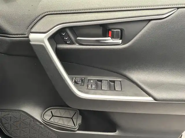 トヨタ ＲＡＶ４ ハイブリッドG 鹿児島県 2024(令6)年 0.7万km アティチュードブラックマイカ ワンオーナー/禁煙車/メーカーOPナビ/全方位カメラ/トヨタセーフティセンス/プリクラッシュセーフティ/レーントレーシングアシスト/レーダークルーズコントロール/オートマチックハイビーム/ロードサインアシスト/純正前方ドライブレコーダー/ビルトインETC2.0/デジタルインナーミラー/ステアリングヒーター/レザーシート/前席パワーシート/前席ベンチレーション/前席シートヒーター/メモリシート/電動パーキングブレーキ/オートホールド/ルーフレール/パワーバックドア/純正ラバーマット/純正アルミホイール/純正ドアバイザー/LEDヘッドライト/前後コーナーセンサー