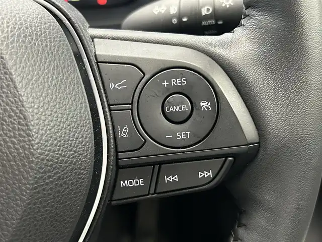 トヨタ ＲＡＶ４ ハイブリッドG 鹿児島県 2024(令6)年 0.7万km アティチュードブラックマイカ ワンオーナー/禁煙車/メーカーOPナビ/全方位カメラ/トヨタセーフティセンス/プリクラッシュセーフティ/レーントレーシングアシスト/レーダークルーズコントロール/オートマチックハイビーム/ロードサインアシスト/純正前方ドライブレコーダー/ビルトインETC2.0/デジタルインナーミラー/ステアリングヒーター/レザーシート/前席パワーシート/前席ベンチレーション/前席シートヒーター/メモリシート/電動パーキングブレーキ/オートホールド/ルーフレール/パワーバックドア/純正ラバーマット/純正アルミホイール/純正ドアバイザー/LEDヘッドライト/前後コーナーセンサー