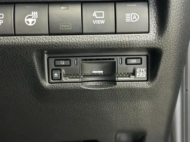 トヨタ ＲＡＶ４ ハイブリッドG 鹿児島県 2024(令6)年 0.7万km アティチュードブラックマイカ ワンオーナー/禁煙車/メーカーOPナビ/全方位カメラ/トヨタセーフティセンス/プリクラッシュセーフティ/レーントレーシングアシスト/レーダークルーズコントロール/オートマチックハイビーム/ロードサインアシスト/純正前方ドライブレコーダー/ビルトインETC2.0/デジタルインナーミラー/ステアリングヒーター/レザーシート/前席パワーシート/前席ベンチレーション/前席シートヒーター/メモリシート/電動パーキングブレーキ/オートホールド/ルーフレール/パワーバックドア/純正ラバーマット/純正アルミホイール/純正ドアバイザー/LEDヘッドライト/前後コーナーセンサー