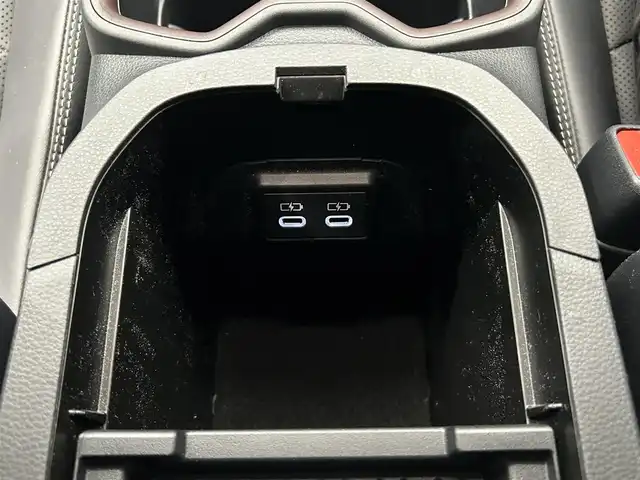トヨタ ＲＡＶ４ ハイブリッドG 鹿児島県 2024(令6)年 0.7万km アティチュードブラックマイカ ワンオーナー/禁煙車/メーカーOPナビ/全方位カメラ/トヨタセーフティセンス/プリクラッシュセーフティ/レーントレーシングアシスト/レーダークルーズコントロール/オートマチックハイビーム/ロードサインアシスト/純正前方ドライブレコーダー/ビルトインETC2.0/デジタルインナーミラー/ステアリングヒーター/レザーシート/前席パワーシート/前席ベンチレーション/前席シートヒーター/メモリシート/電動パーキングブレーキ/オートホールド/ルーフレール/パワーバックドア/純正ラバーマット/純正アルミホイール/純正ドアバイザー/LEDヘッドライト/前後コーナーセンサー